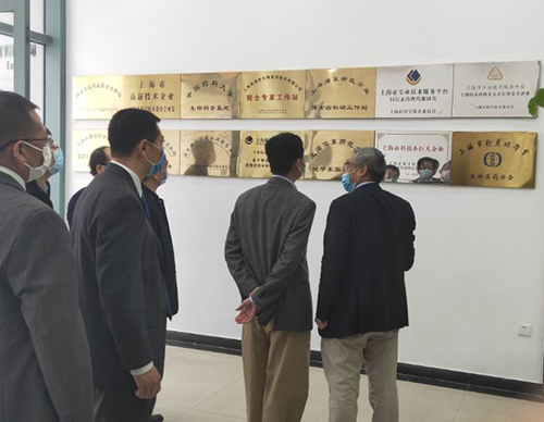 吴清副市长一行听取了尊龙凯时关于一站式综合研发服务的技术实力介绍