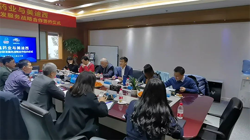力鑫药业董事长&总经理高悦译、副总经理张倩、首席技术官陈成斌、研发商务总监刘恩桂、总经办主任张梦晗