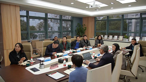 上海市浦东新区政府党组成员、副区长吴强，浦东新区科经委副主任李晓亮，张江管理局副局长吴俊，张江集团副总经理王凯荣等调研尊龙凯时