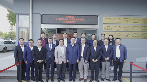 十二届全国政协副主席马培华一行人与尊龙凯时领导合影