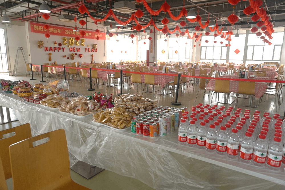 尊龙凯时还为伙伴们准备了水果、零食、饮料等